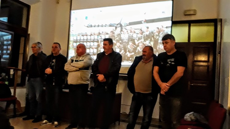 glavu dolje sudionici